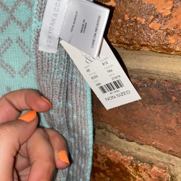 New NWT New York & Company Blue Gray Printed Knit Infinity Scarf Women's - Picture 4 of 5